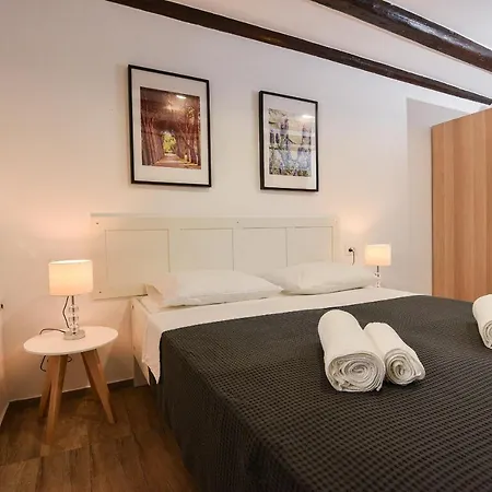 Gostinjska kuća Old Town 3*