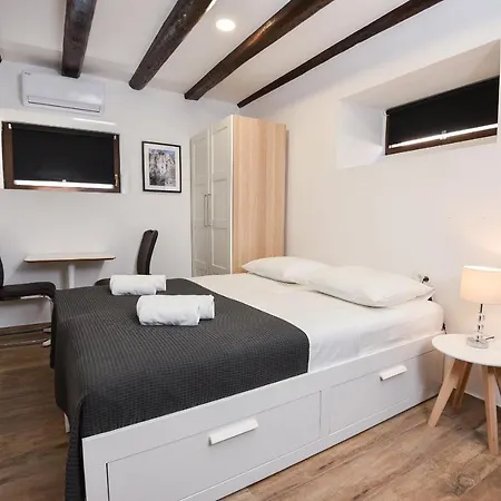 Old Town Pensionat Pula