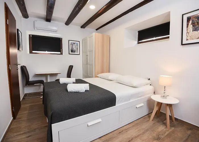 Old Town 게스트하우스 풀라